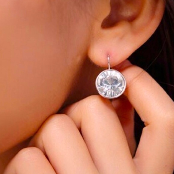 Jewelry - Stunning Rhodium-Plated Austrian Crystal Earrings